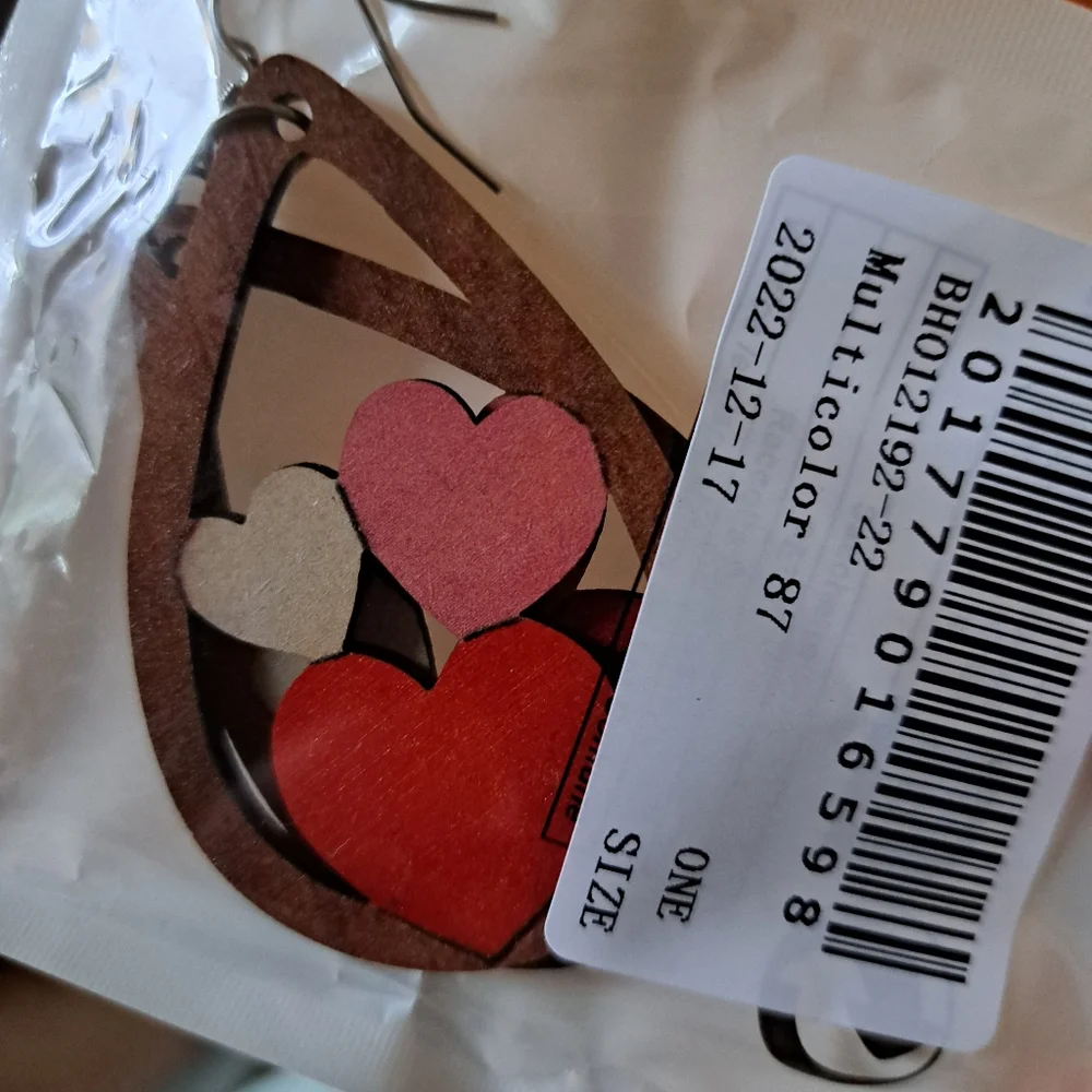 ๐ฅNew wooden heart earrings ๐โค๐ค - Picture 4 of 4